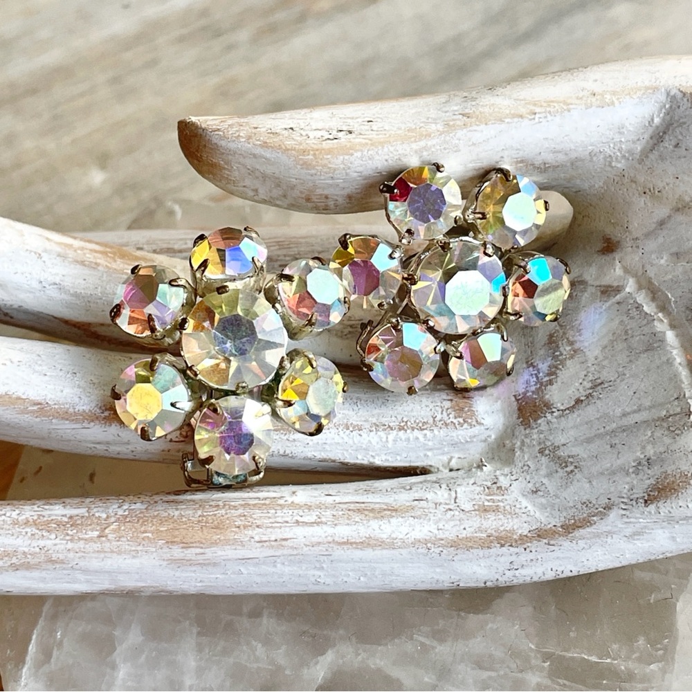 VTG AB Crystal Flower Clip-On Glam Earrings Iridescent Gold Mid-Century